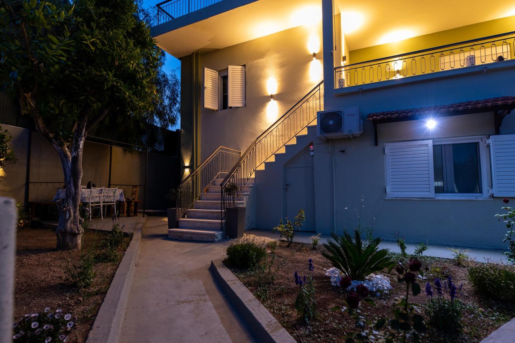 Demi'S Apartments Near Athen'S Airport Луца Экстерьер фото